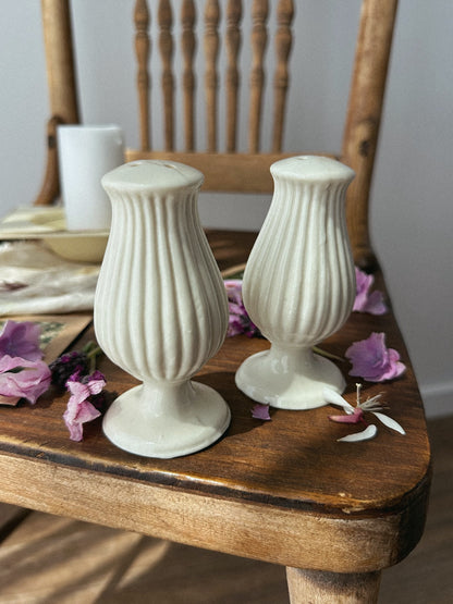 Flower Seed Shaker Set - Vintage White Pedestal